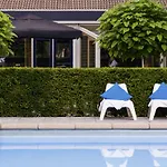 Novotel מלון 4*